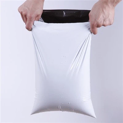 weiße Polyethylen-Versandtaschen