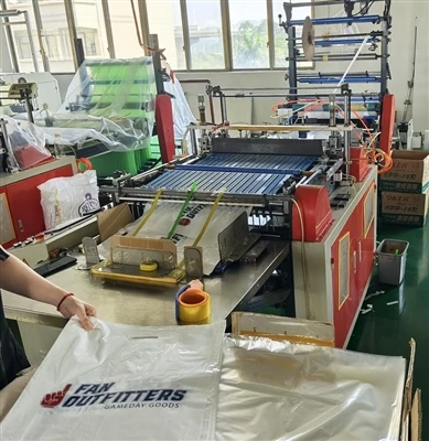 Welche Verwendungsmöglichkeiten haben Plastiktüten mit gestanzten Griffen?